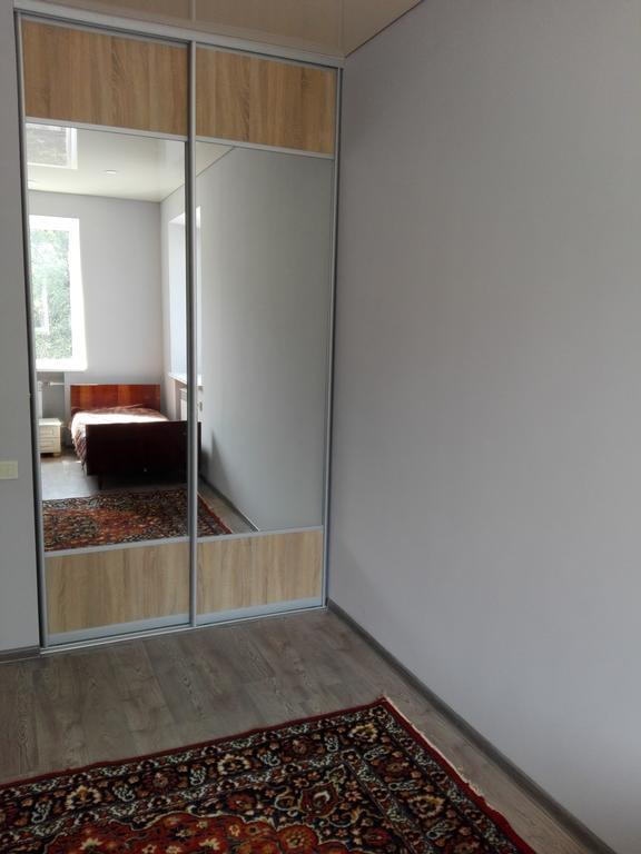 Apartment On Kryvorizhstal Street 35-24 Krzywy Róg Zewnętrze zdjęcie